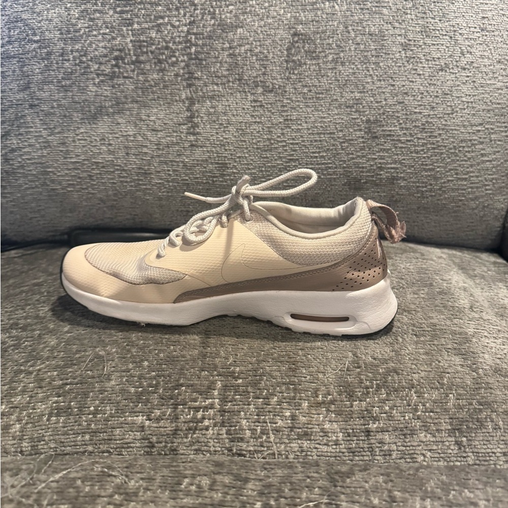 Nike Air Max Women's Beige and White Sneakers Size 7 - Picture 6 of 9